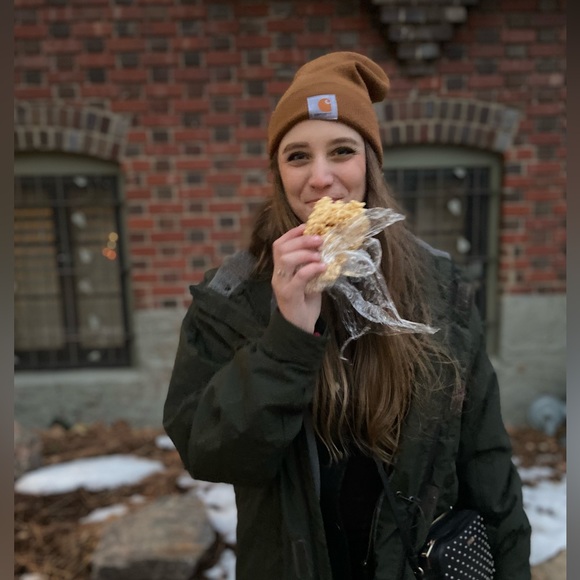 Meet your Posher, Amanda - Picture 12 of 13